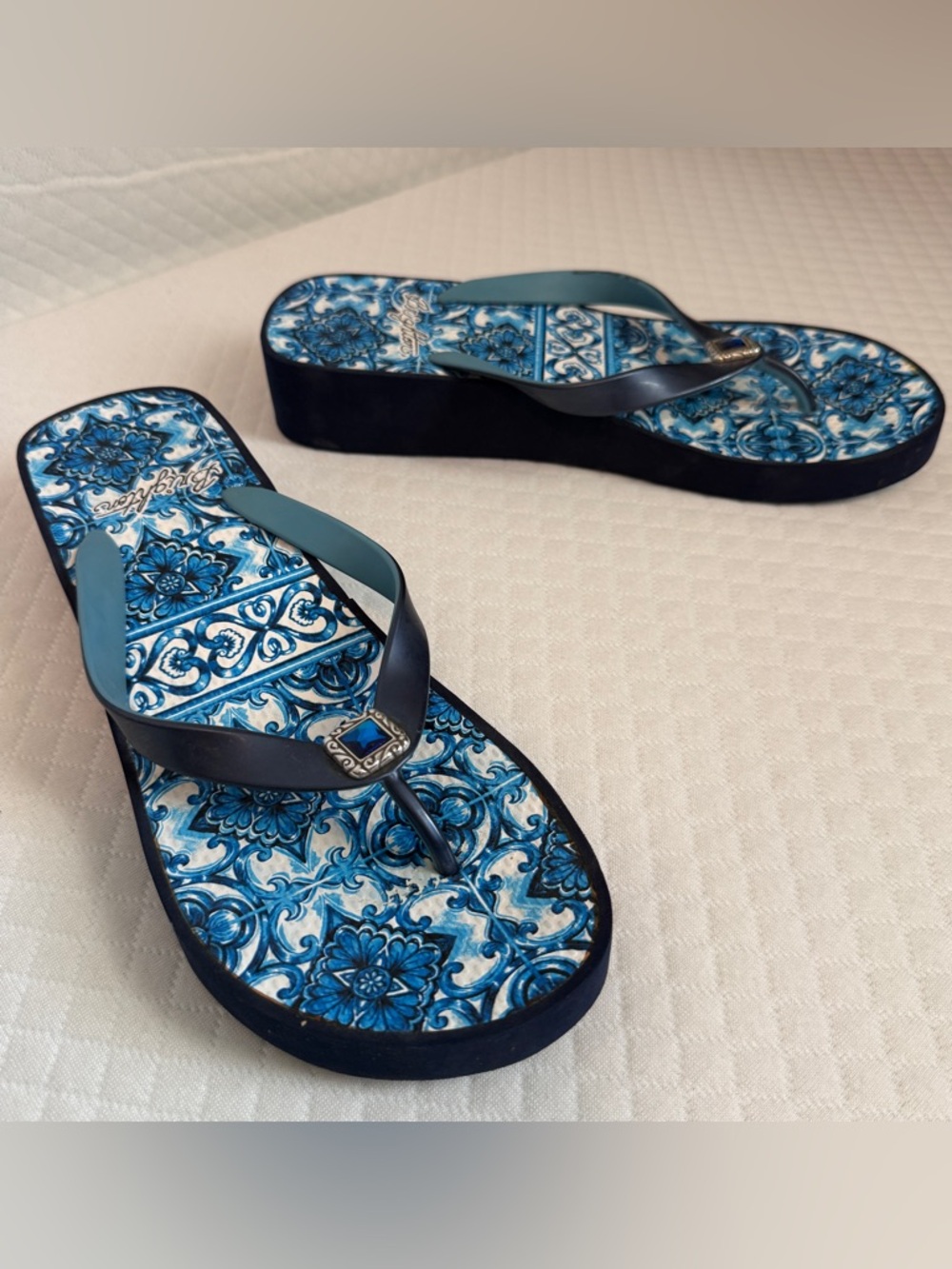 Brighton Platform Thong Flip Flops 10 Blue White Tile Print Sandals Jewel Luxury